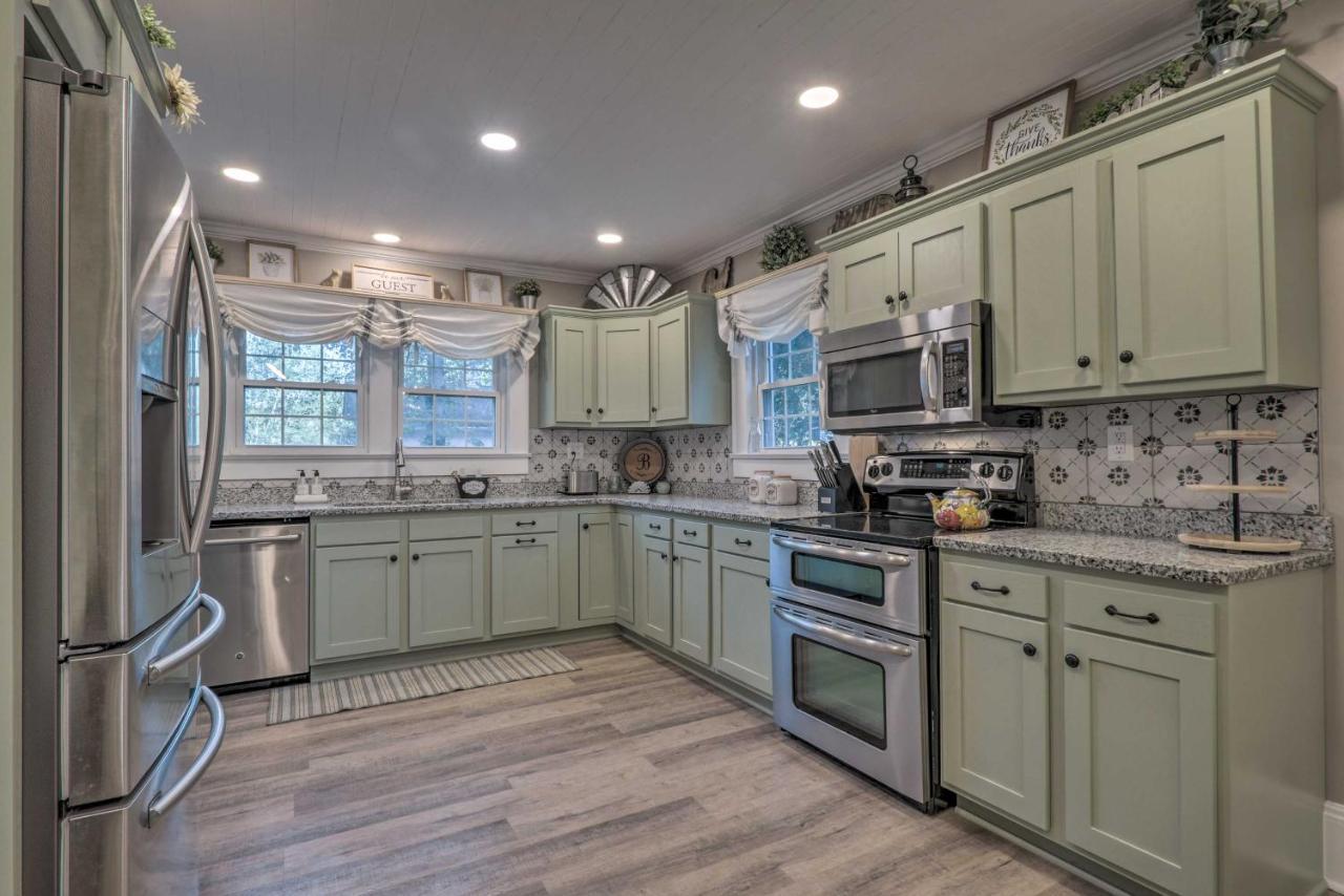 Peaceful Renovated Home With Deck On Half Acre! Asheboro Exterior photo