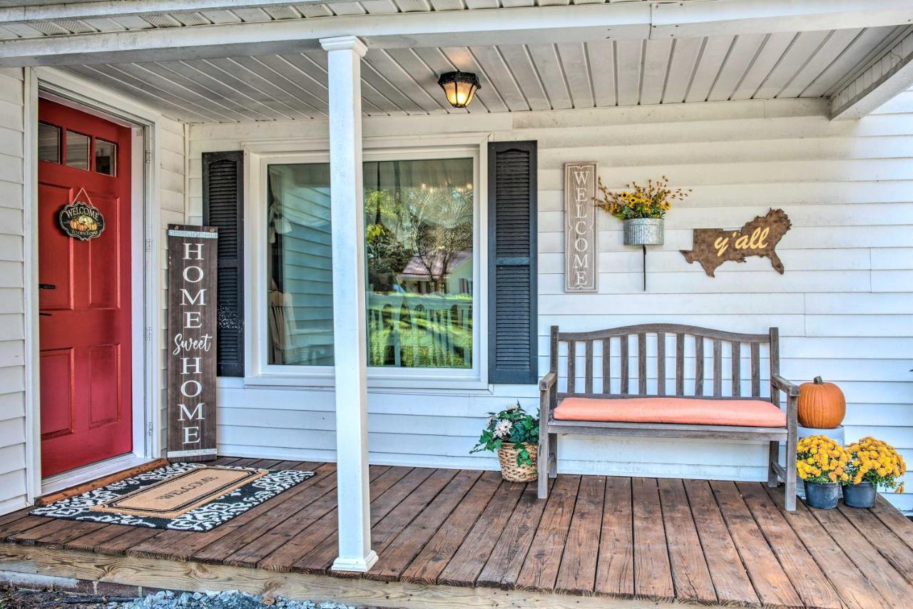 Peaceful Renovated Home With Deck On Half Acre! Asheboro Exterior photo