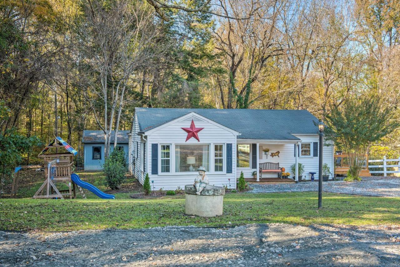 Peaceful Renovated Home With Deck On Half Acre! Asheboro Exterior photo