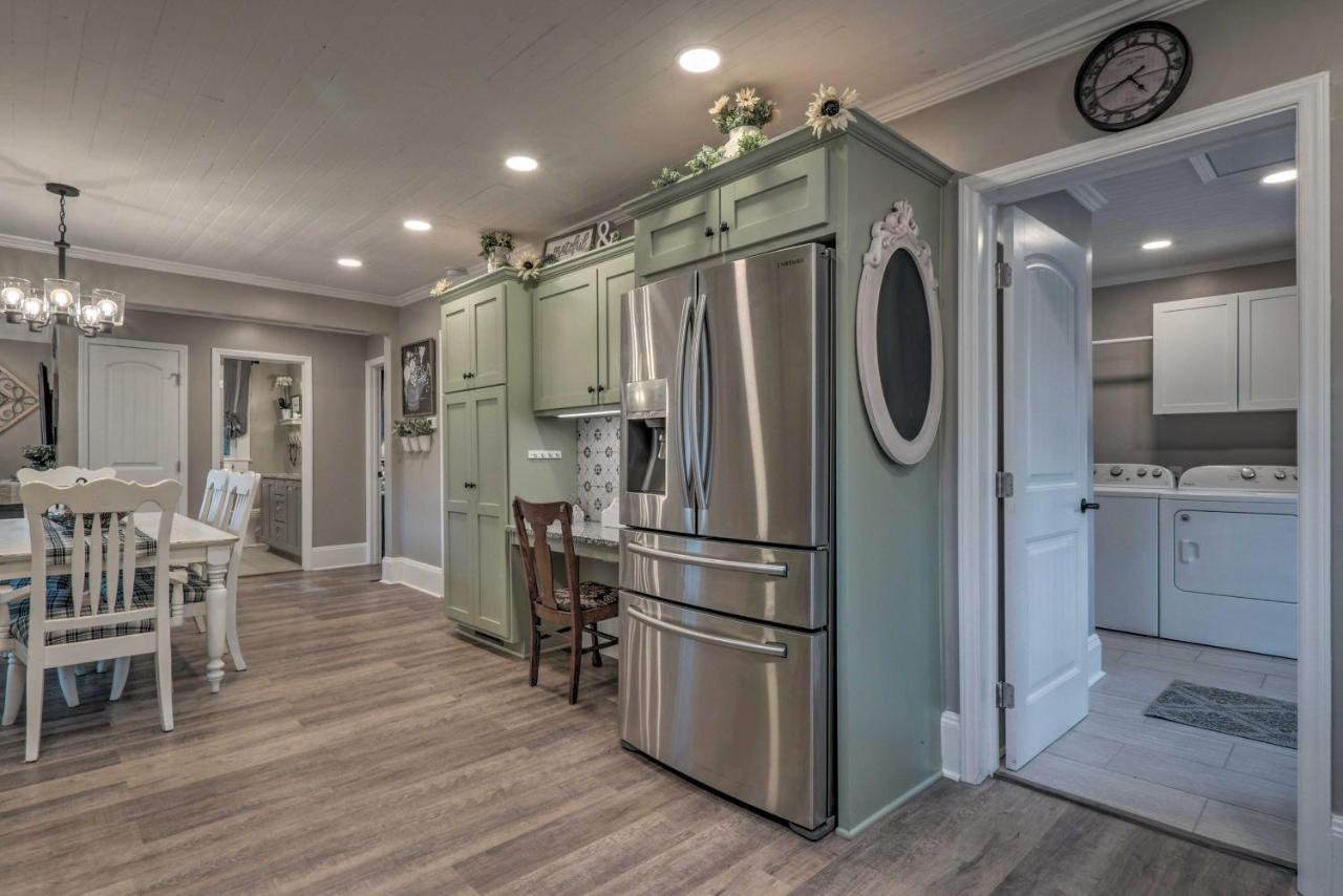 Peaceful Renovated Home With Deck On Half Acre! Asheboro Exterior photo