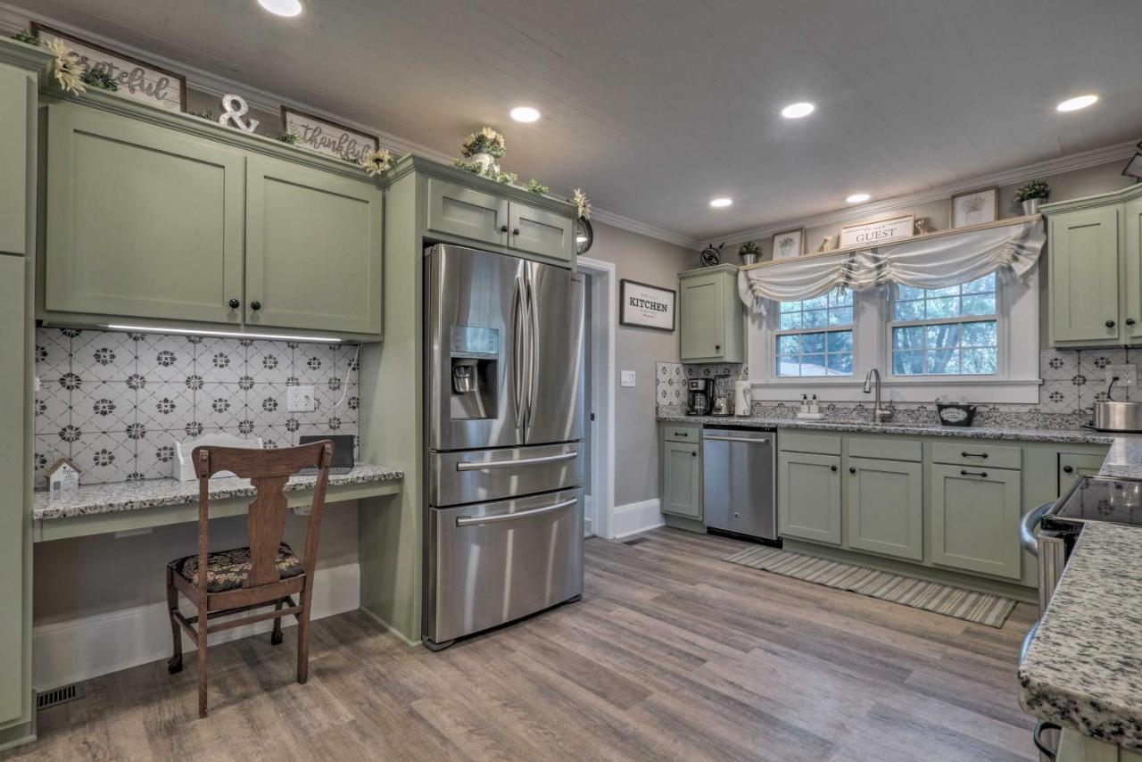 Peaceful Renovated Home With Deck On Half Acre! Asheboro Exterior photo