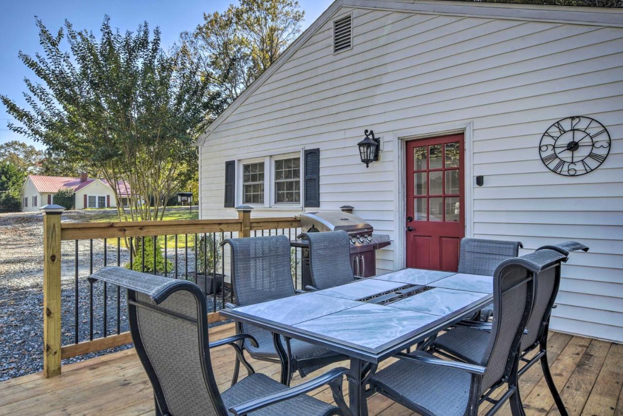 Peaceful Renovated Home With Deck On Half Acre! Asheboro Exterior photo